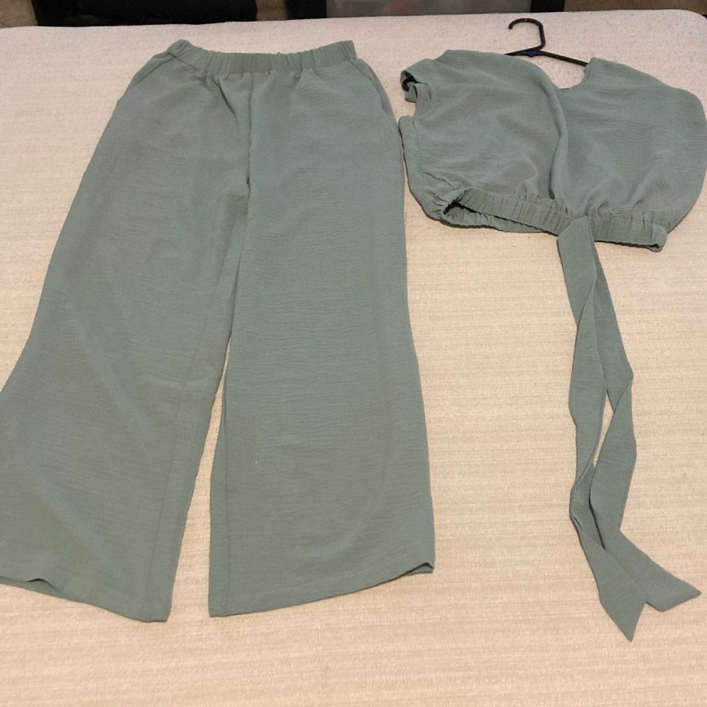 SHEIN Green Jumpsuit Set